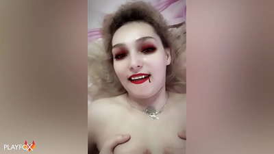 Ivan Helsing fucks malosi se vampire sexy ma sau i luga o lana asini