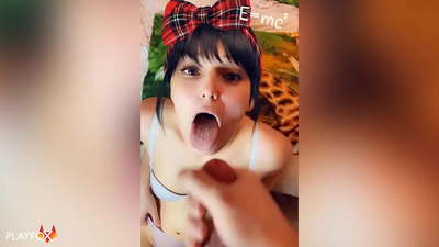 E maua muamua e le teine ​​aoga maualuga lana susu muamua i lona gutu mai lana vasega