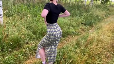 Fa'asusu le to'alua o le moa i luga o le auala ma faia feusua'iga ma fa'ai'u i lana asini. CleoModel porn Rusia